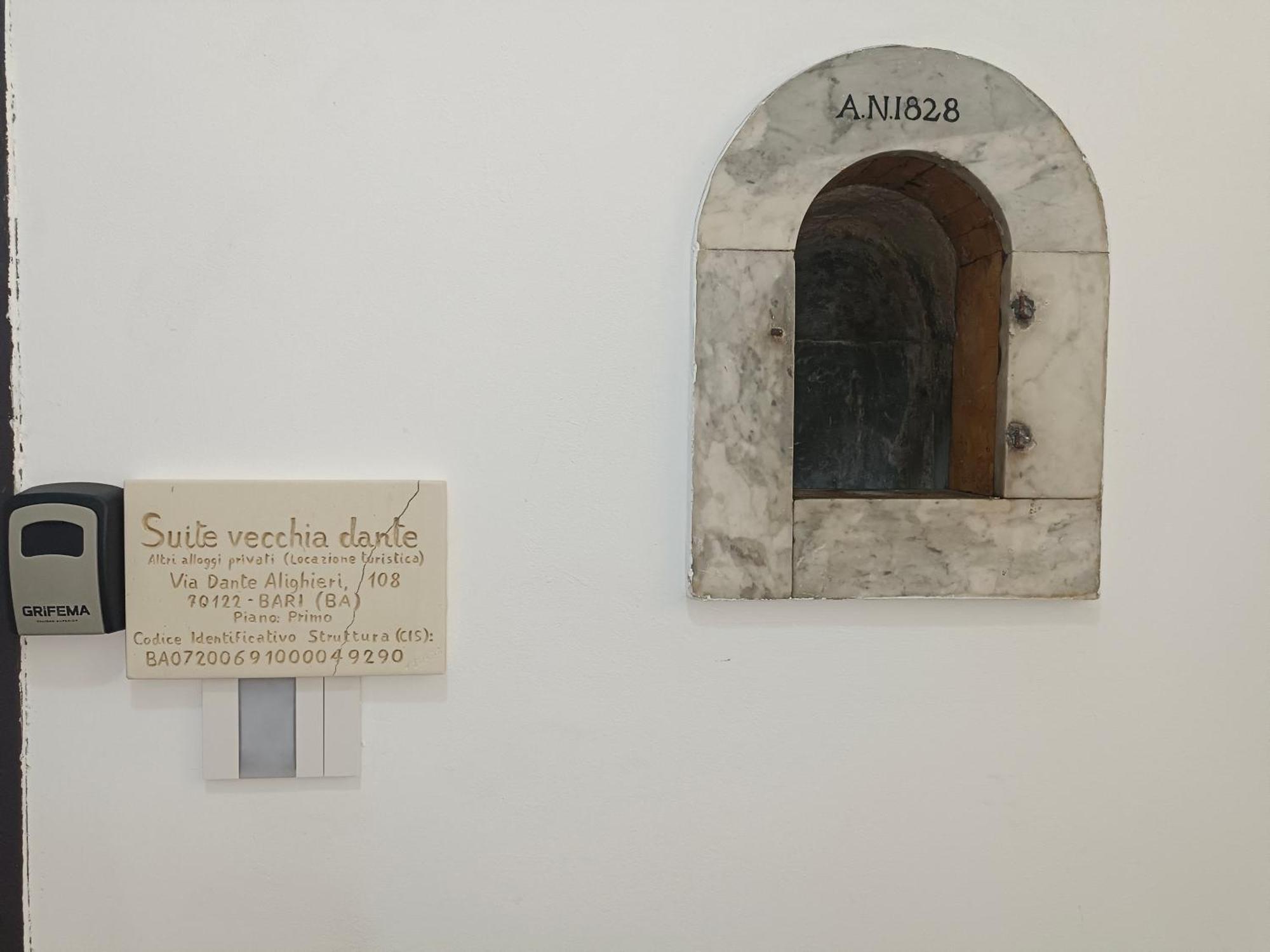 Suite Vecchia Dante Bari Exterior photo